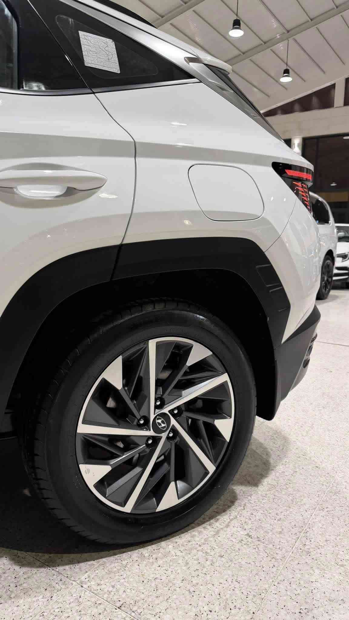 توسان خليجي موديل ٢٠٢١ ألون الأبيض
مواصفات النص فول 🚗 
كشن٢ كهرباء 
 فول بصمات 
تشغيل عن بعد 
تحكم ستيرن
مري شفط + اشاير بلمري 
بردات خلفه بلادي 
شاشه كبيره 
كار بلي
اوتو هولد
لايتled 
هندبريك بصمه
قطعتين تبريد
فول بصمات  فول حساسات وغيرها،…..
السعر 166
الرقم اربيل باسمي
ماشي٦٠ محرگً دووش الفين
 مكاني بغداد المشتل
 متواجد مابعد الظهر🆗
***********  
جاهزه للاخير 
بيهاجاملغ امامي
 بي  صبغ بدون اي دواخل
 وشبر بارد بلباب
