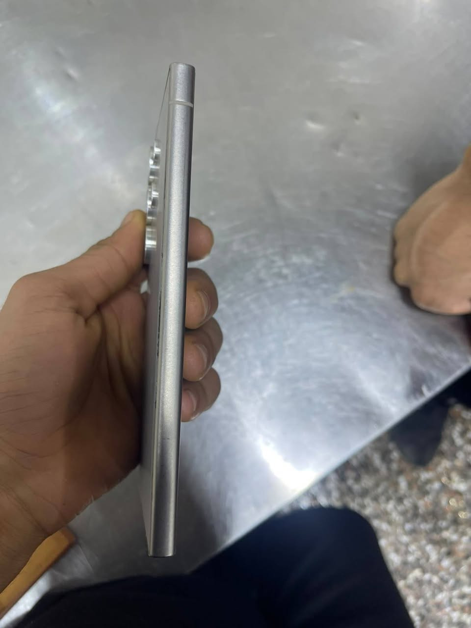 سلام عليكم سامسونج s24 نضافه 💯 مبدل ضهر اصلي وبي نقطه بل كامره مثل ما موضح بالصوره بس ما مأثره علي 256 دبل شريحه بدون ملحقات  سعر 700وبي مجال  مكاني  الحله 
***********
