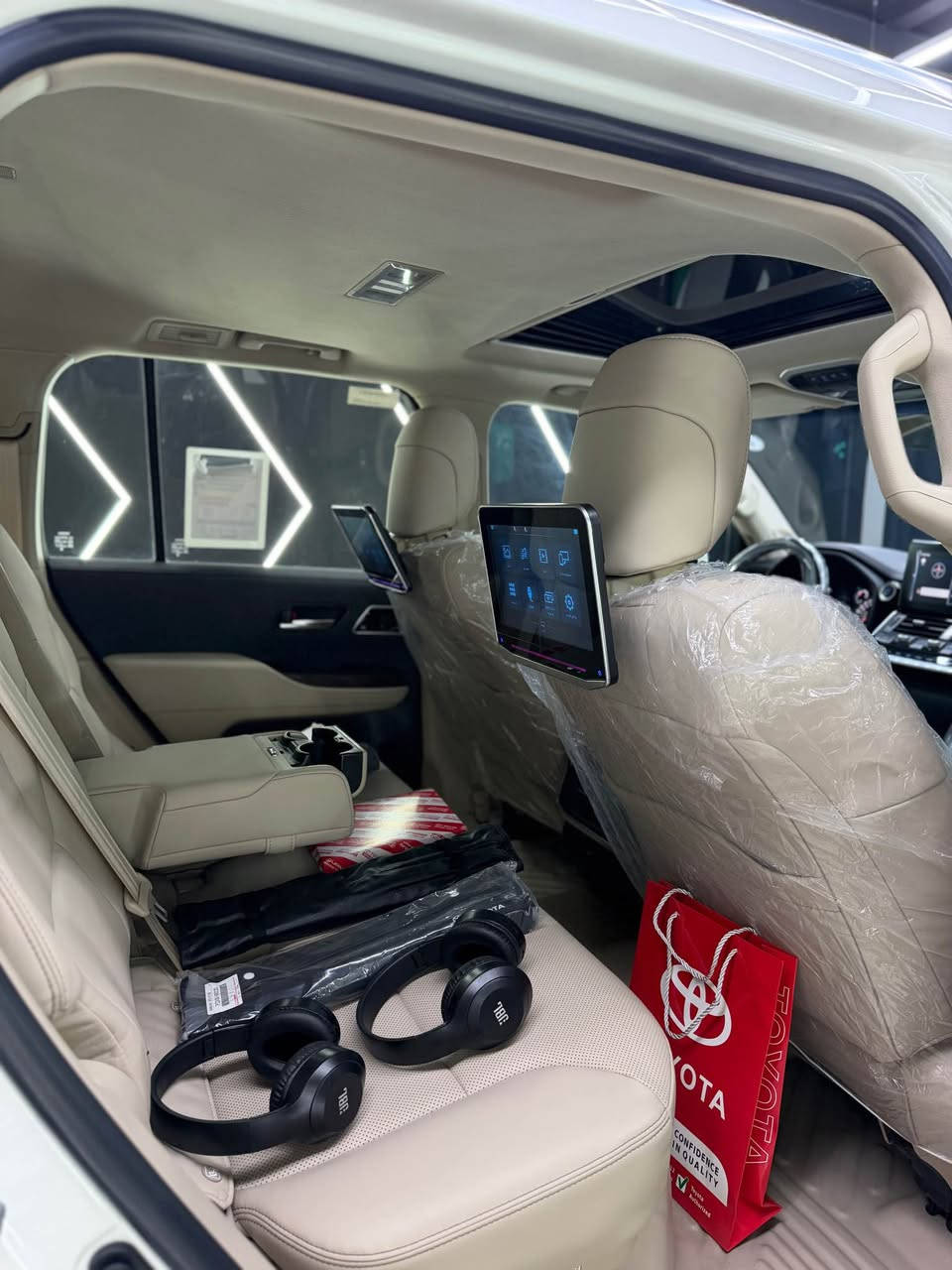 LAND CRUISER_2023 
Twin Turbo
_GXR_60,000Km

اللَّهُمَّ صَلِّ عَلَى مُحَمَّدٍ وَعَلَى آل مُحَمَّدٍ

🔷تويتا لاندكروز موديل (2023) توين توربو
🔷سياره زيرو شريكه ساز باب اولا
🔷سياره مواصفات (GXR)
🔷سياره (٦) سلندر توين توربو 
 

🔷سياره گير محرك بشرت مامفتوح كل بشرت
🔷4 اطارات و ويل جديد شريكه 
🔷سياره داخل بيجي كوشنات جلد
🔷كامل غراضات موجود ة

🔷مواصفات سياره 
(كوشنات جلد _ شغال عن بعد
_ كاميرا _ كوشنات تدفيه _ شاشه كبير
٣ شاشات بيلادي _ وايرليس شحن _   نيظام eco _ سلايت _ النزلاق _ثلاجه _ زينون _ حساسيه الديك المؤخره مرايات _)

🔷سنويه هزه كل جديد مباشر حول

🔷• نظافه ١٠٠٪ كامل سيرڤس بدون نقص و

🔷مكان سليمانيه
🔷سعر (648$)
🔷رقم . *********** السليمانية, العراق
