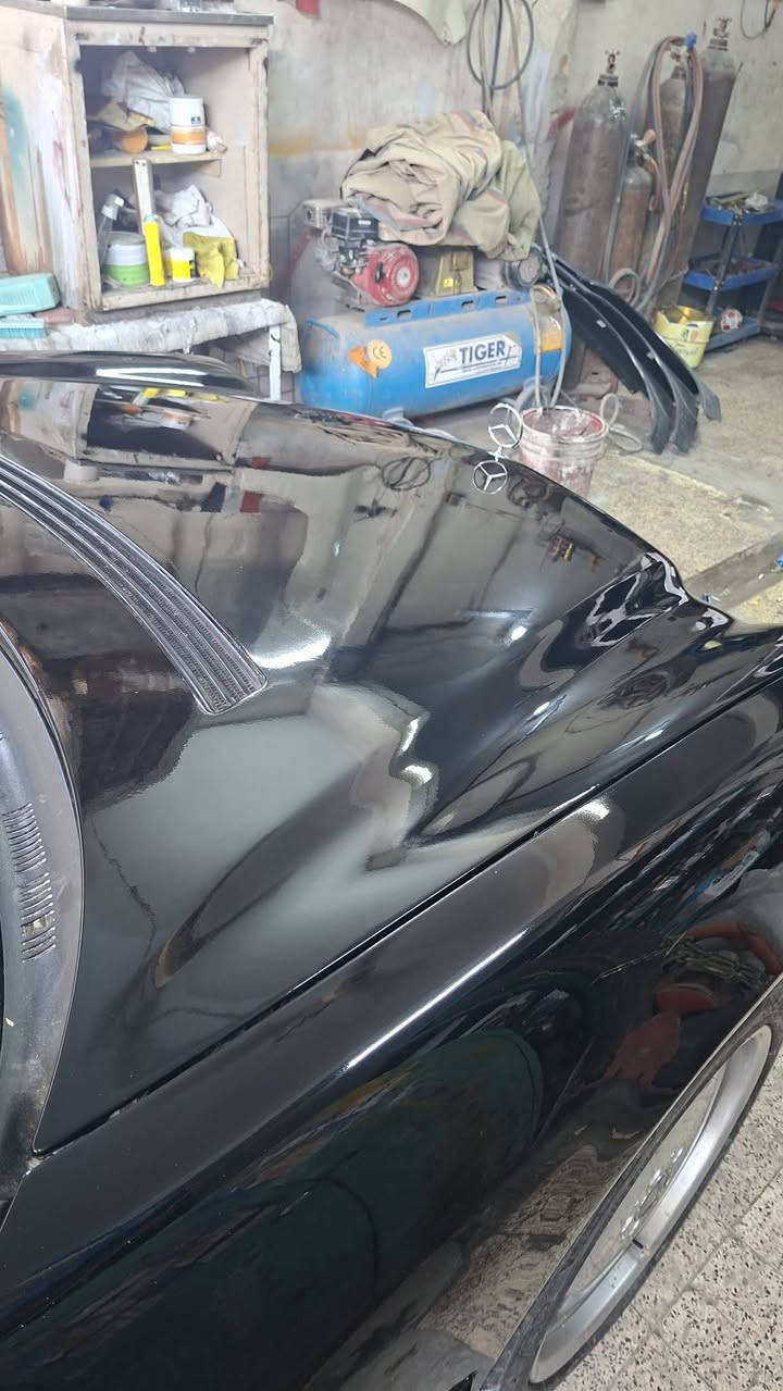 مارسيدس ام عيون موديل 2000 وارد يابان اللون اسود محرك E320 V6غرفة جلد حمصي تخم ويل 2 سايز AMG تخم تاير جديد لايتات زنون شركة كير محرك كفاله تبريد شغال ثلج السياره جديده بيهة ضربه بجاملغ الخلفي وباقي مكفول مصبوغه عام جمالي درجه اولى فرن مسجل قلاب شاشه حدادية جديده خلفي امامي سياره جاهزة من كلشي رقم بغداد ألماني شرط تحويل مكان السياره بغداد الزعفرانية وبالعافية على ياخذهة السعر105 وبيهة مجال بسيط ***********
