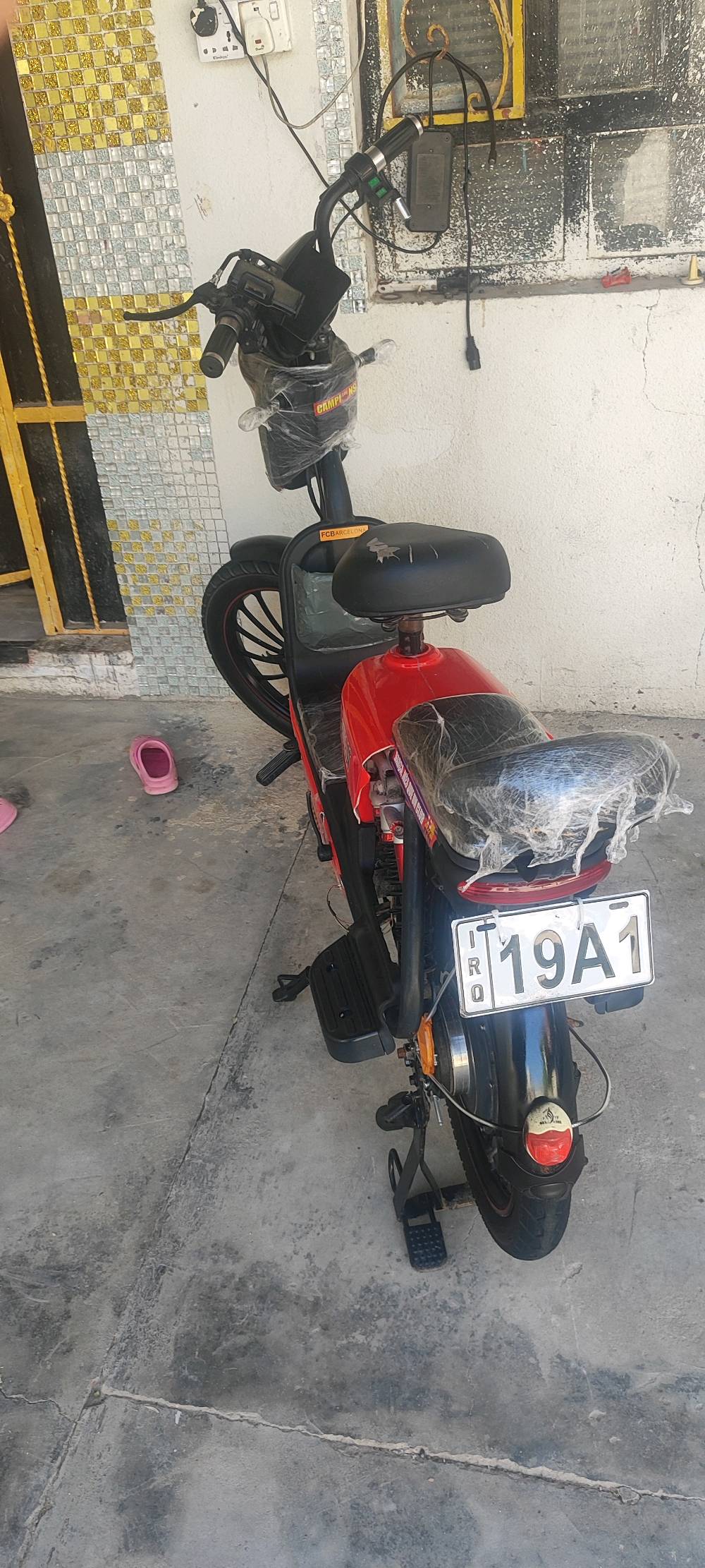 دراجه شحن بسعر مناسب جدا بس ب 200الف شغاله بكامل بطاريات جدد عقل شغال ملف شغال دراجه نضيفه هورن اشاير مثبت سرعه اربع نمر سرعه 60 حقيقي تقطع مسافه تقريبا 25 كيلو تأيرات جوبلس خمس بطاريات