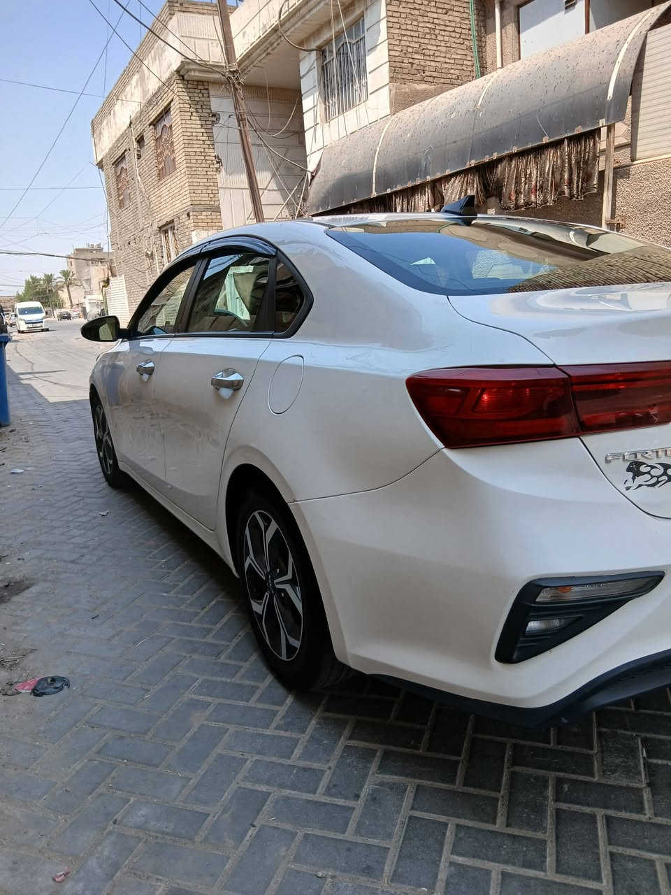 السلام عليكم كيه فورتي موديل 2020وارد امريكي  سونار منشور السياره جديده وجاهزه مكينه وكير وحداديه وصدر وتخم تاير مكفولات مكينه 2000دوش العنوان بغداد الرقم الهاتف ***********السعر 107وبي مجال شي بسيط
