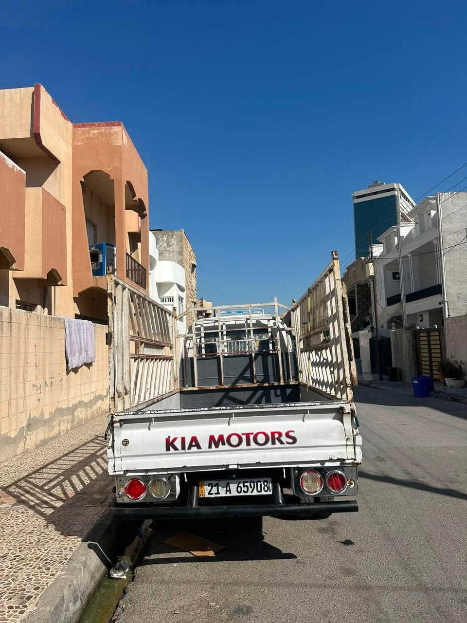Kia bongo 2010 
کیای بار مۆدێل ٢٠١٠ 
مەکینە رەش 
تەنها یەک بست لای سەکن سبوخە
باقی هەموو بەشەرت 
*********** أربيل, العراق
