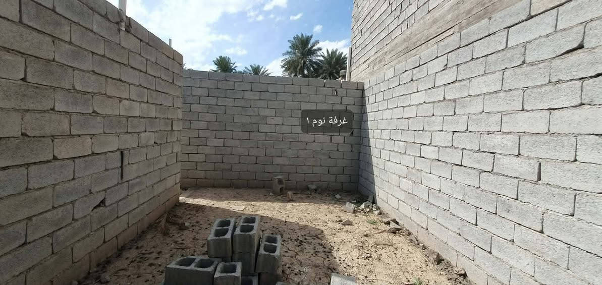 يا الله 

اللهم صل على محمد وال محمد 

قطعة ارض مع هيكل غير مسقف للبيع المساحة الكلية للقطعة مع الهيكل ( ٤١٩ متر ) 
١. بناء هيكل غير مسقف ( ١٦٠ متر تقريبآ ) يحتوي على استقبال  + صالة + مطبخ حار وبارد + غرفة نوم عدد ( ٢ ) + حمام + تواليت + مخزن 
٢. خدمات القطعة ماء ومجاري وكهرباء والشارع صب وليس تبليط. 
٣. الموقع : ديالى / بعقوبة / خرنابات/ مال طريشة / بستان ابو احمد بيت رومية سابقآ ) نفس فرع بيت الاستاذ عادل السارة 
 ، 
السعر (  ٨٠  ) وبي مجال 
للاستفسار اكثر الاتصال على الرقم ***********  / واتساب نفس الرقم
