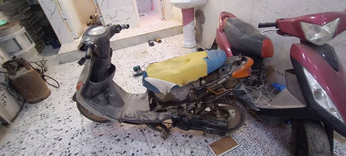 السلام عليكم دراجه اكزز خط واحد شغاله بس سويجها انكسر ابيع طافيه وكفراتها كامله موجوده 
 مكاني القرنه النهيرات 
واتساب ***********
