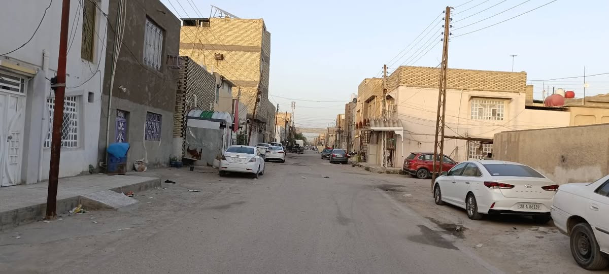 دار معروض للبيع بالجديدة الثالثة  طابو صرف البيت قديم  بحساب  عرصة  مقابيل سياج مدرسة  ثالث بيت عن شارع حنون التجاري مساحته بالسند ١٤٣ وواقع حال ١٥٦ الواجهية ٩ متر شارع عرضه ١٢ متر بأسم واحد وليس ورثة رابع فرع عن تقاطع الرحباوي للأستفسار على الرقم ‏‪***********‬‏ النجف, العراق
