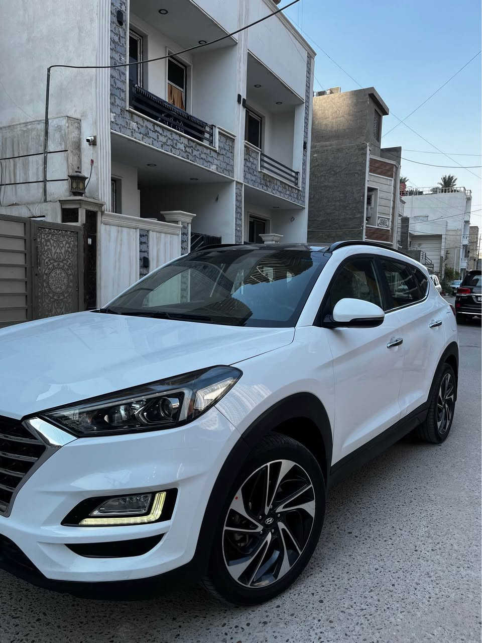 توسان 2019 كاصد
خليجي سونارها مرفق بالمنشور 
ماشية 78 الف كيلو متر 
فول مواصفات 
بانوراما 
بصمة 
شاشة 
كامرة 
كرسي كهرباء 
قطعتين تبريد 
مري شفط 
برده خلفيه
شاحن وايرليس
تحكمات ستيرن 
3 انظمة قيادة 
السعر 175 وبيه مجال
للاستفسار: ***********
مكان بغداد بغداد, العراق
