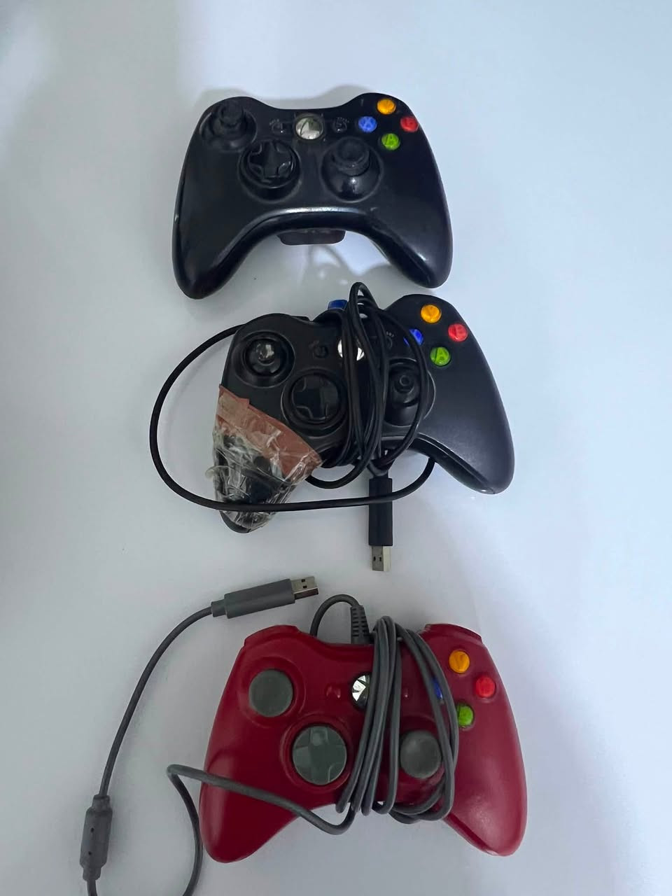 للبيع Xbox 360 Slim نظيف ويجي وياه:
🎮 3 جوستكات
‏• 2 Wireless
• 1 سلكي مباشر

💾 هاردين
‏• 250GB
‏• 500GB
➡️ المجموع 750GB
الملحقات كاملة وي الجهاز.
فقط الجويستك البدون واير بي مشكلة ماعرفها احتمال بلگير .

📍 فحص قبل الشراء 

💰 السعر :110
وبي مجال للشراي  
يتواصل خاص. 
او 
واتساب ***********
