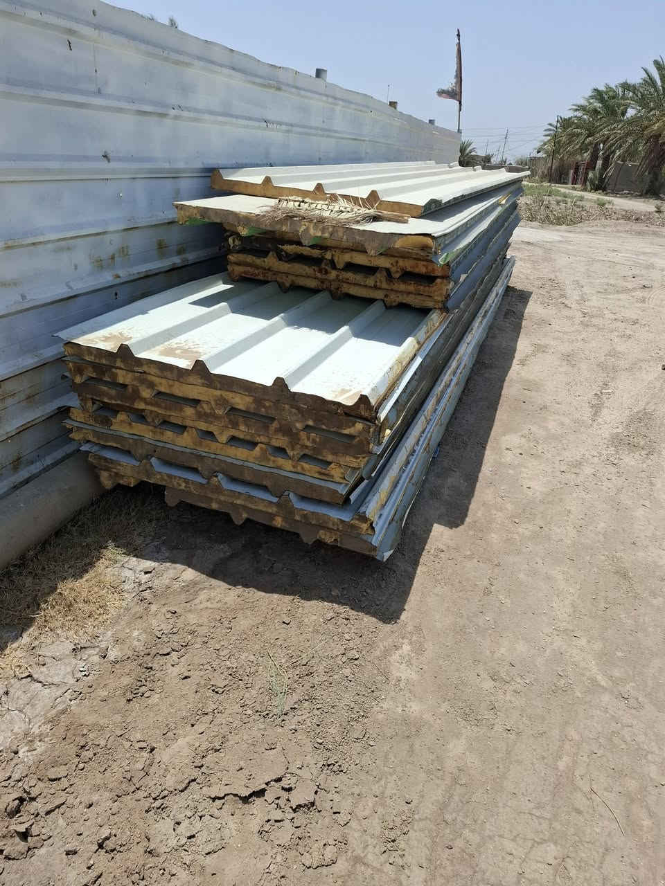 سندويج مستعمل للبيع نضافه ١٠٠% الطول ٥ونص و٤ونص العدد ٢٠ قطعه العنوان بابل الحمزه الغربي قرب معمل السكر الاستفسار الاتصال على *********** او ***********
