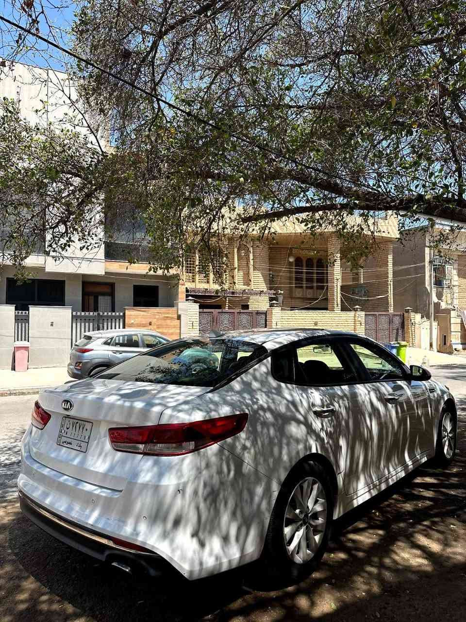 السلام عليكم
كيا اوبتيما وارد امريكي 
موديل 2018 
حادثها جاملغ خلفي 
ويمي بيها جاملغ امامي وشويه بلبنيد 
بدون دواخل
بدون ايرباك شرط 
رادار جانبي 
راداد خلفي 
شاشه جبيره
تحكم ستيرن جهتين 
كير ومحرك جديد بلادي 
رقم بغداد بأسمي شرط التحويل 
مكاني بغداد الكرخ 
السعر 120 وبيها شويه مجال 
*********** واتساب
