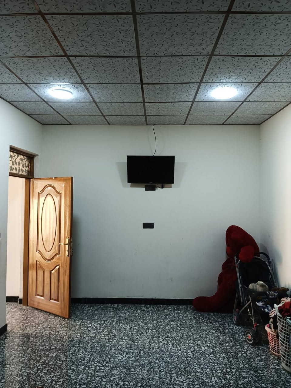 السلام عليكم عدنه بيت رهينه  بل ميلاد. قريب مكتب نوماس. بيت 60 طابقين رهينه. 30 مليون. الاستفسار على هذا رقم.  ***********. النجف, العراق
