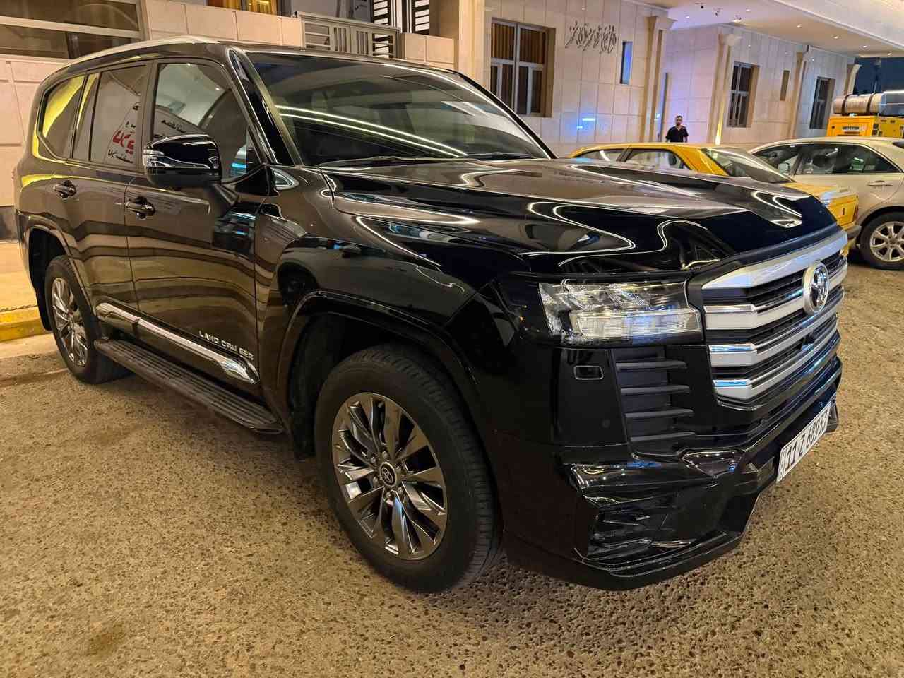 السلام عليكم لاندكروز 2024 زيرو
موصفات GXR لمتد. 
رقم بغداد 
6سلندر 
ماشيه 4 ألف حقيقي ع ايدي 

مكفولة من البارد والصبغ والفتح / فقط بيه رصعات بسيطه 
السعر 67000$ 
الااتصال ***********
