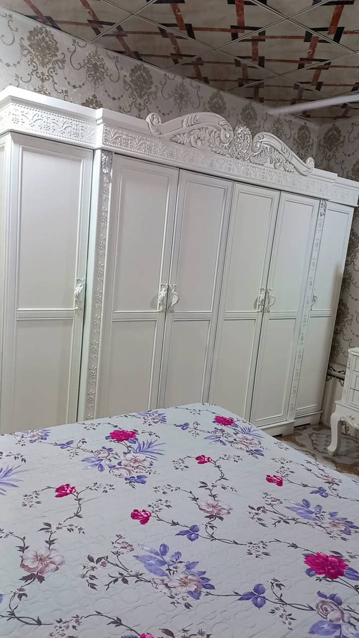 السلام عليكم
غرفه كويتي للبيع 
الغرفه نضيفه جدا صار شهرين من اشتريتهه
الغرفه تتكون من كنتور٦بيبان وميز صغير ٢ 
وميز تواليت وجربايه جلد اصلي
السعر 950 الف وبيها مجال. 
العنوان البصره
للاستفسار ***********
