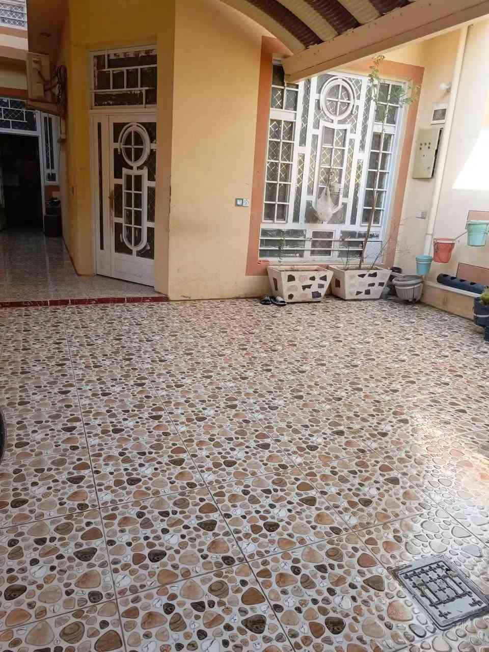 بيت للبيع ملك صرف مساحه 150 متر طابوك بناء حديث 3 غرف نوم سويت
مطبخ صاله صحيات مطابخ 2 مع سبالت مع كاونتر عنوان حس القاده بناء طابوك قاطين بيتونه السعر ب180 مليون بيه مجال للشراي استفسار خاص اتصال عل رقم *********** استاذ خالد للعقارات والاستثمار
