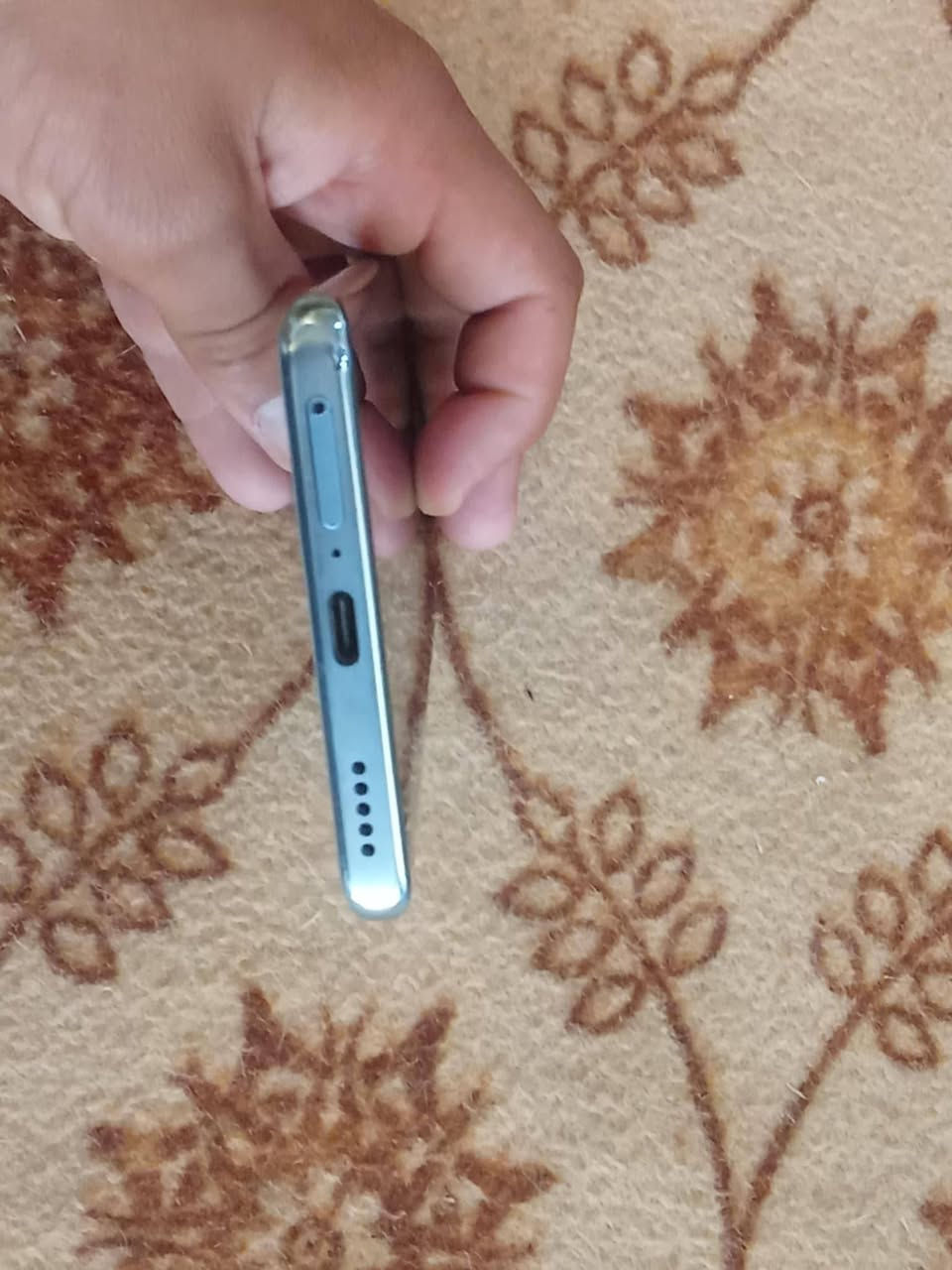 سلام عليكم جهاز هونر x9cجهاز جديد مستخدم شهر جهاز مشروط معه الضمان شحن فول  عشوائيه 8بطاريه 5000 يشغل فريمات يدعم الشحن السريع  ملحقاته كامله تواصل  رقم *********** ماكو واتساب السعر 360وبي مجال
