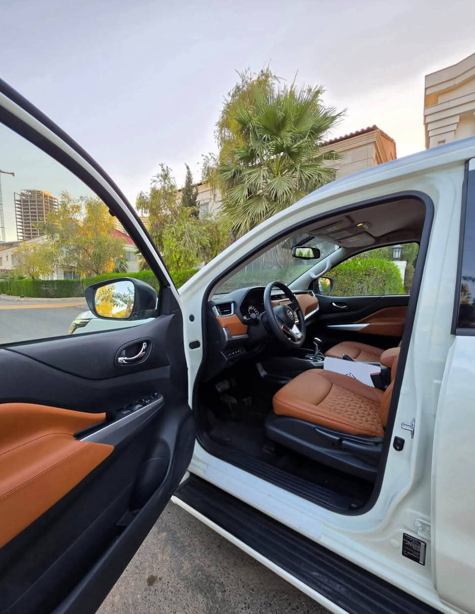 نيسان اكستيرا Xterra موديل ٢٠٢٤ وكالة السور، ماشية ٥٠٠٠ كيلومتر فقط (السيارة بحالة الوكالة)، مرقم اربيل كامل.

سيارة مواصفات بلاتينيوم محرك ٢،٥٠٠ اربع سلندر، اكسل خلفي، ٧ راكب، تبريد مركزي ٣ قطع، تحكم ستيرن، حساسات خلفية، بصمة و تشغيل عن بعد، كراسي خلفي قلاب، شاشة كبيرة وكامرة خلفية. 
ضمان وكالة السور ١٠٠ الف كيلومتر.

السعر ٢٦٠ ورقة (مكان السيارة في اربيل)
التواصل واتساب مباشر مع صاحب السيارة: ***********
