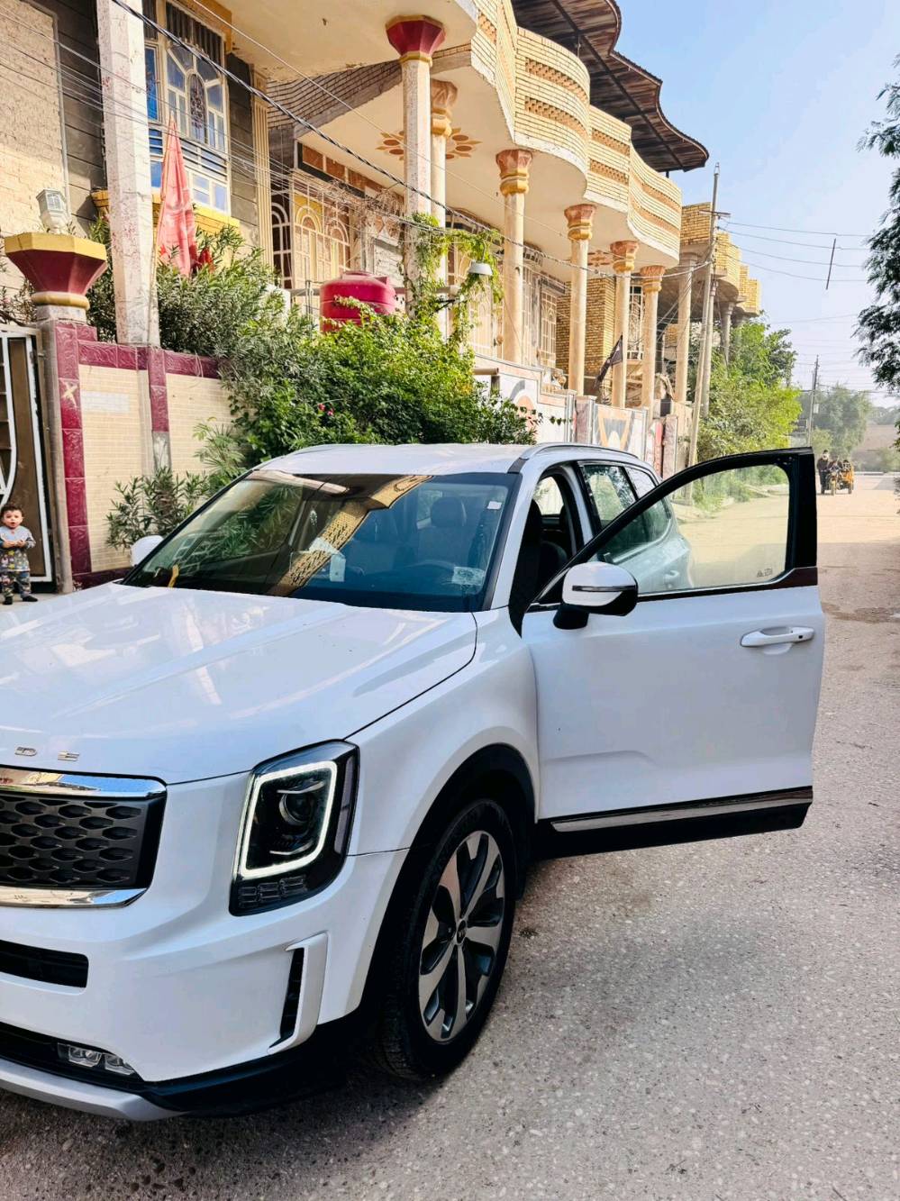 كيا تيلورايد (Kia Telluride)
موديل (2020)خليجي مكفوله كفالة عامة ومن الضربة القويه 
بيها بعض الطخات قليلة 
مواصفات (LX) 
7 راكب رقم بصرة الداخل جلد 
وارد خليجي (3.8/6V) 
حساسات خلفية وكامرة خلفية وشاشة 
وتشغيل عن بعد مري شفط 
وضع قيادة ذاتية /اشارة ترحيبية
تبريد 3 قطع 
صيانة شهريآ اوديها السعر 265 وبيها مجال 
العنوان /البصرة 
للاستفسار اكثر التوصل علا الرقم  ***********