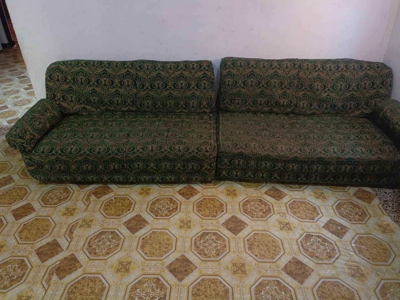 سلام عليكم غراض للبيع محتاج عندي ضرف الاستفسار تصل على ***********
