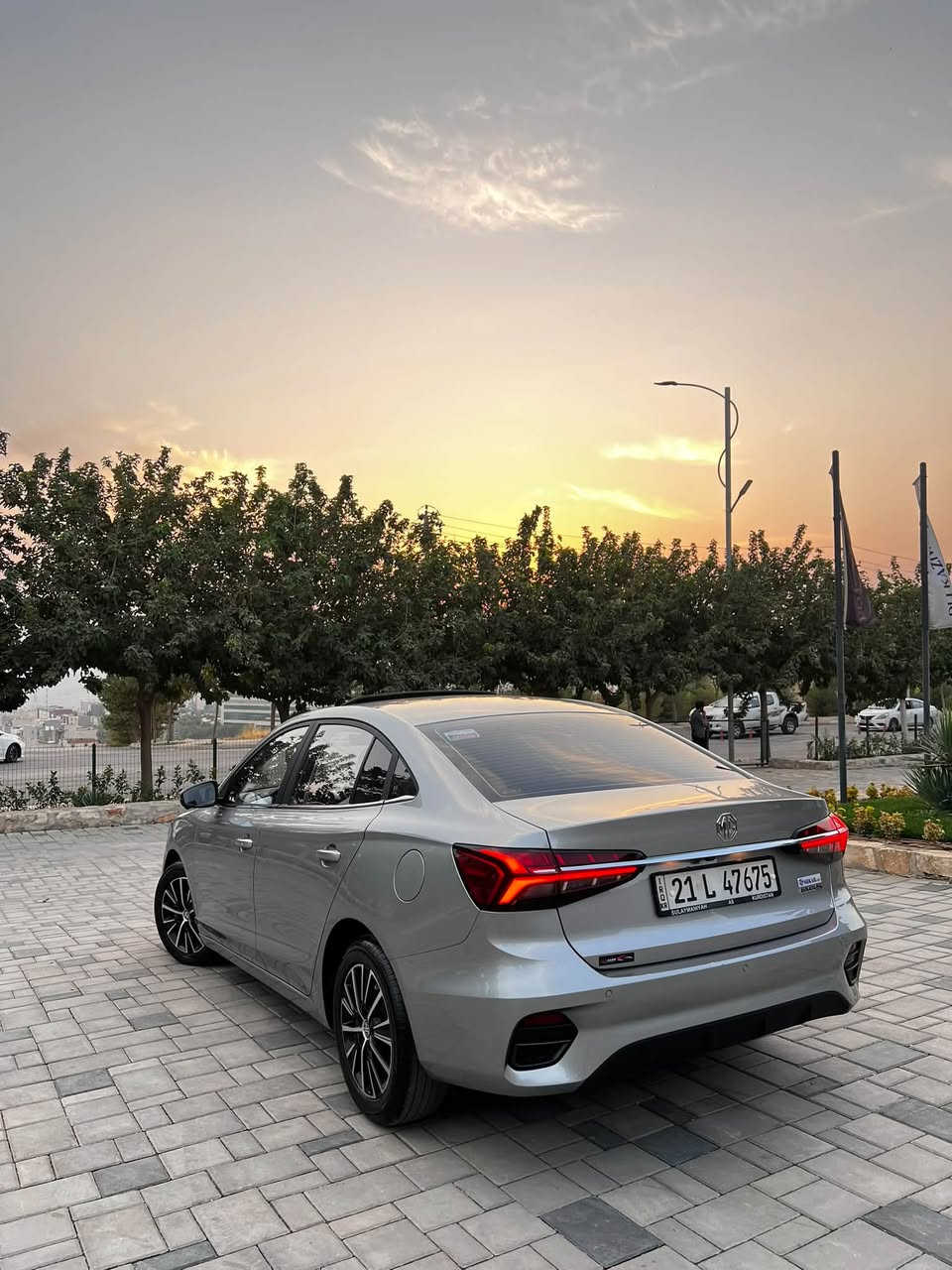 Mg 5  2025
شکڵ تازە بۆ فرۆشتن فول مواسەفات
سڵاید
5 کامێرە 
گێچ دیجیتان
کوشن جلد 
کوشن کارەبای
ناو کرێمی 
بەسمە
ئاوێنە ئیشارەت 
برێک بەسمە و ئۆتۆ هۆلد
مۆدی ئیکۆ 
مۆدی سوکان بە دڵی خۆت ئەتوانیت قورس و شلی بکەی
دەبڵ گێڕ
بلاجکتۆر 
سەیارەکە زەمانی شەیکەیە
سەیارەکە فول فول مواسەفاتە و تا بڵێی جوانە دەعمی پێشەوەی شوختێکی هەیە وەک لە رەسمەکانا دیارە دوپەنجە پیدی ئاڕی هەیە هیچی تری نییە و تا بڵێی تازە و جوان ماوەتەوە 
تەنها 11000 هەزار ڕۆشتوە 
سعری  ١٢٥ گەڵا و معامەلەیەکی کەم 
‏
***********

