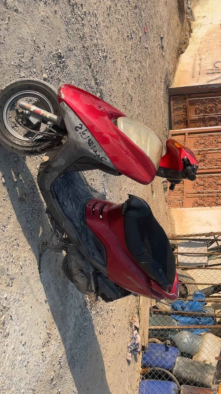 السلام عليكم دراجه بريز 140 محركها 125 
بلادي محرك مامفتوح والدراجه بلادي من التاير للتاير شرطط مكاني تكريت قرب مسبح تكريت الاولمبي ***********
