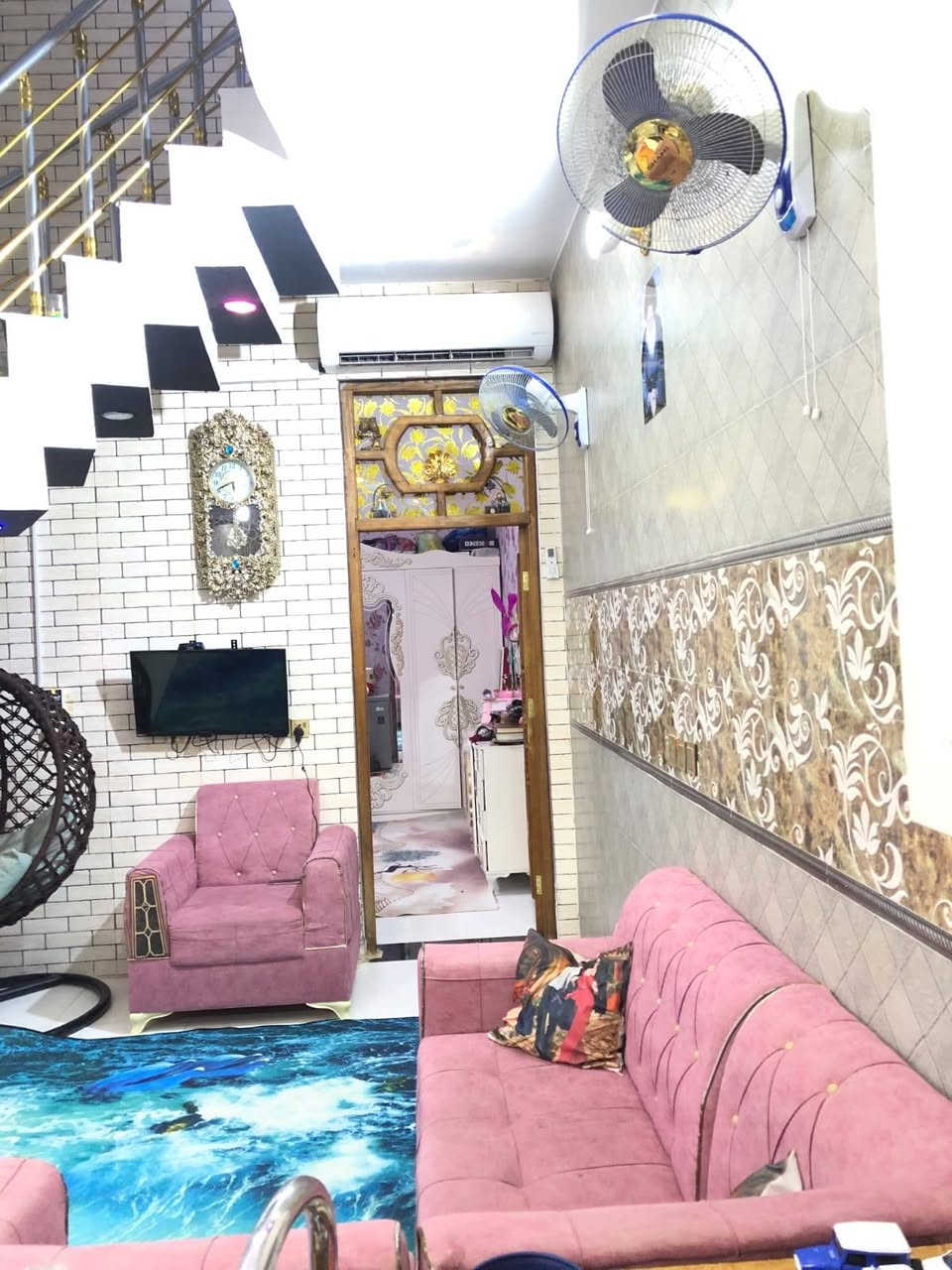 السلام عليكم
دار للبيع طابو صرف مساحه 100م طابق ونصف بناء حديث كونكريت صب مسلح موقع جيد قريب شارع العام ومدارس ابتدائيه وثانويه البيت يحتوي على استقبال +مطبخ +صاله +غرفه نوم صحيات داخليه وخارجيه+منور عدد 2
الطابق الثاني يحتوي على صاله كبيره وصحيات   السطح ايزوگام + كاشي الموقع حي الغدير الأولى قرب ثانوية الورود للبنات علماً البيت مطلوب اسكان 29 مليون السعر الكلي مع الاسكان   125وبي مجال   للأستفسار الاتصال 
***********
