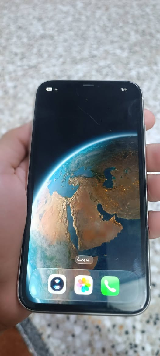 السلام عليكم 11 عادي نضيف مكفول كفاله عامه ذاكره 128مامبدل بي شي 350 قفل مكاني بغداد
*********** واتساب

نص مكتوب في الصور:
- حول الاسم iPhone إصدار iOS 27.0 اسم الطراز iPhone 11 رقم الطراز MHDJ3AA/A الرقم التسلسلي FFWLG2X7N73F الأغاني الفيديوات ٢ الصور ٣ السعة ١٢٨ غ.ب. متوفرة ١٠٥,٢١ غ.ب. عنوان Wi-Fi DC:6D:BC:6C:A0:56 Bluetooth DC:6D:BC:6F:E6:78
- ٦:١١ ٩٩ حالة البطارية والشحن كما هو الحال مع البطاريات القابلة لإعادة الشحن، بطارية الهاتف قابلة للاستهلاك وتصبح أقل فاعلية مع الوقت. معرفة المزيد... الحد الأقصى للقدرة ٨٠٪ هذا قياس لقدرة البطارية مقارنة بقدرتها عندما كانت جديدة. قد تتسبب القدرة المنخفضة بتقليل ساعات الاستخدام بين عملية الشحن والأخرى. أقصى قدرة للأداء ستساعد الأنظمة المضمنة في النظام والمكونات في تخفيف آثار الأداء التي قد تلاحظها أثناء التقدم الكيميائي في عمر بطارية iPhone. شحن البطارية المحسن للحد من استنزاف عمر البطارية، يتعلم الـ iPhone من عادات الشحن اليومية، بحيث ينتظر ولا يتجاوز ٨٠٪ حتى يحين موعد حاجتك إلى استخدامه.