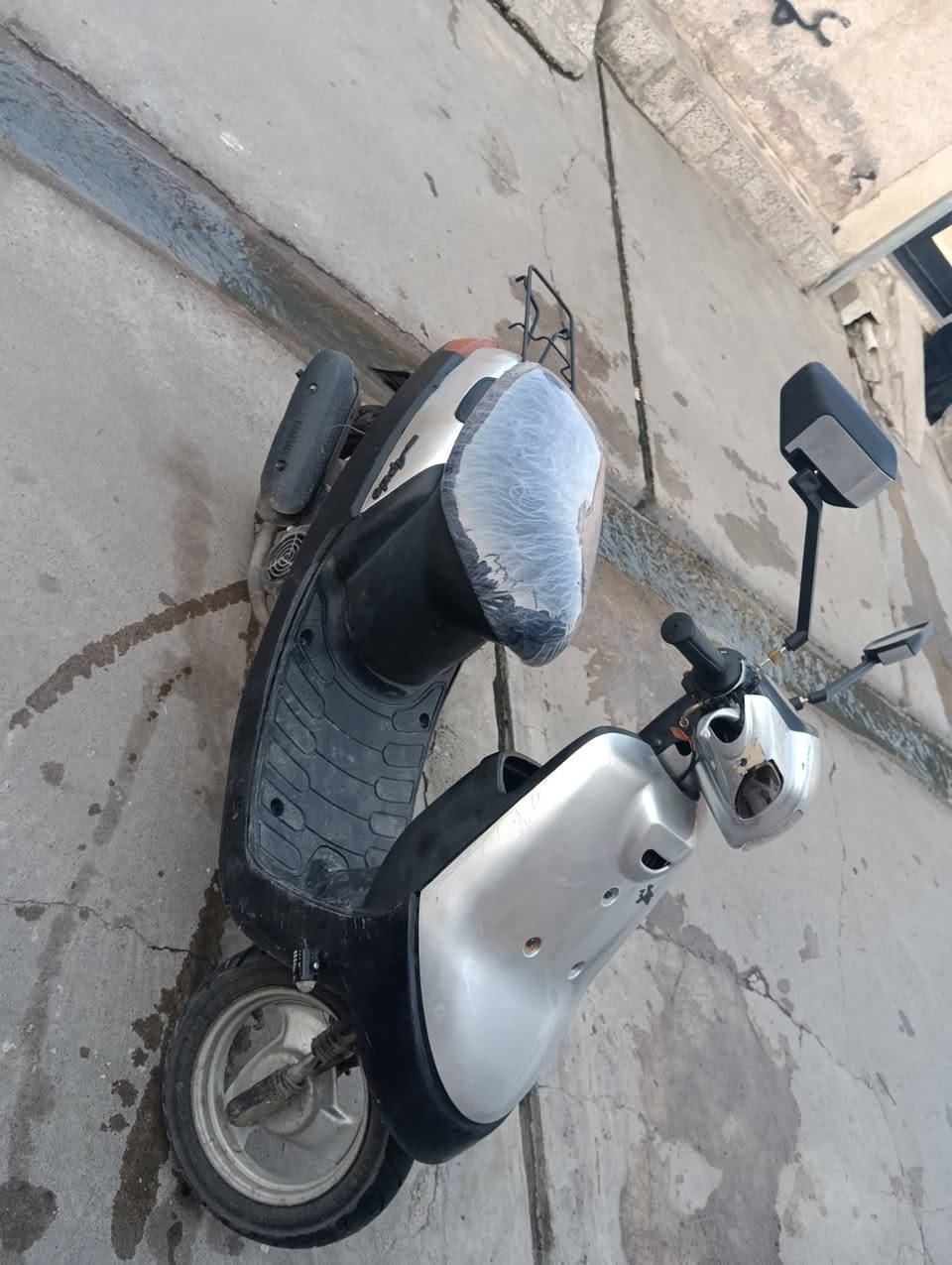 بوتين تخريكه ومعدل نار دبلات شغاله وياله جداد فقط جوازه يردلها تبديل شاصي شرط مكاني ايسر حي عدن *********** سعر 200 وبي مجال
