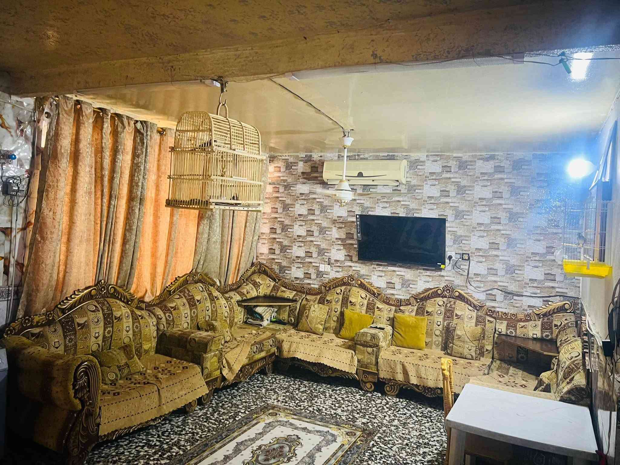 سلام عليكم بيت للبيع واجهة 10 نزال ٢٠ يحتوي علا 5 غرف نوم وستقبال جبيرة وكراج جبير صطح شتايكر عنوان البيت مقابيل شارع  قرب مجمع شهد يرهم مروس بيت 200  اي ستفسار ***********
