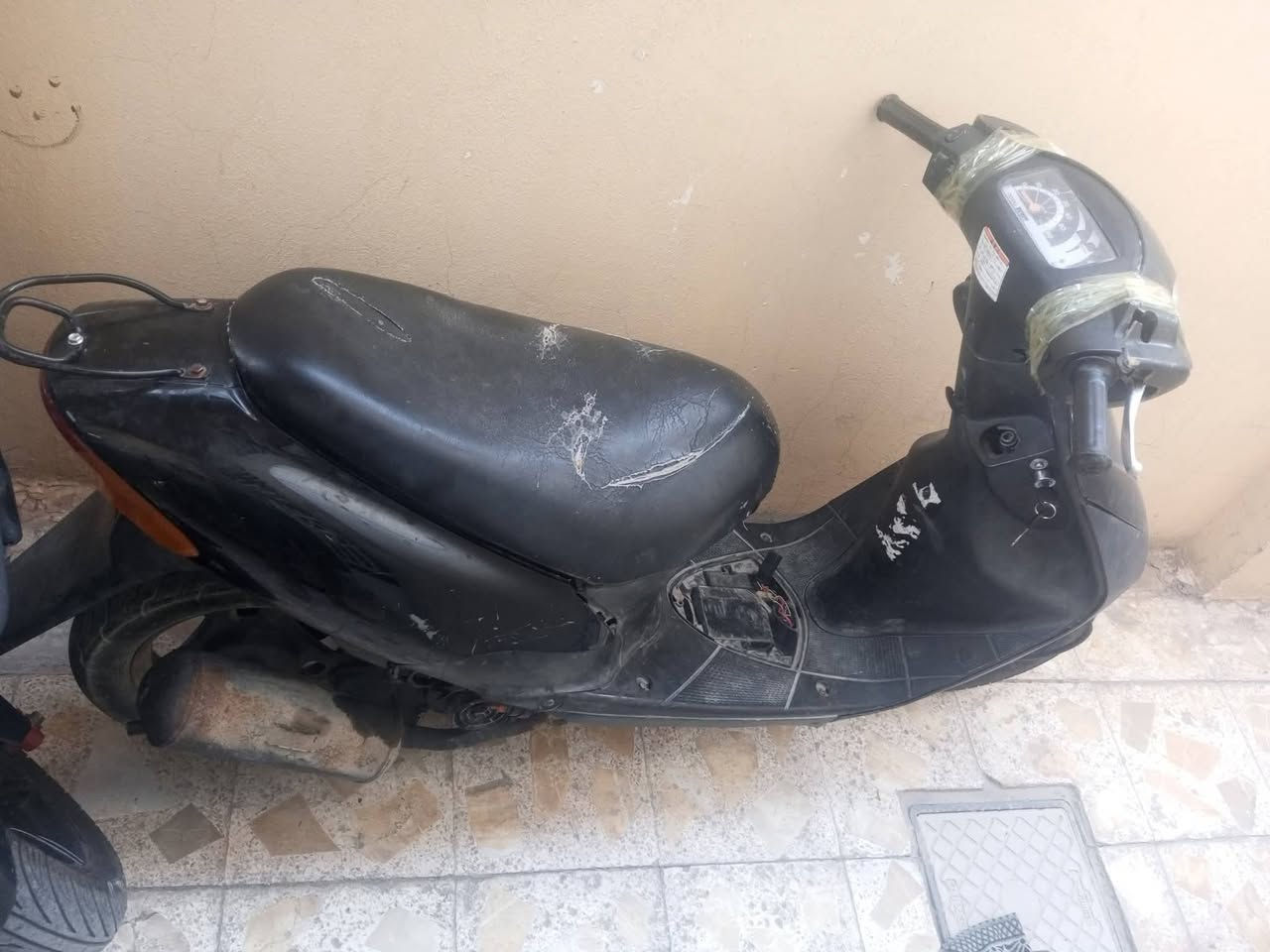 ا سلام عليكم للبيع ساسوكي 60 دراجه شغاله بس نقصه كابريتر تشتغل من نطيه بانزين تطفى بس اذع سلولي تشتغل كفراته كامله مكينه صوته نام كلش تايرات جدد سلف هندر بس جيب باتري تشتغل سلف للبيع سعر 150قفل قفل مكان كربلاء رقم الهاتف ***********
