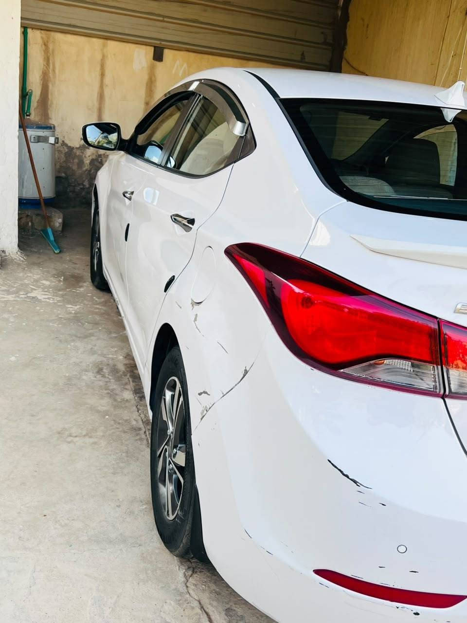 سلام عليكم النترا ٢٠١٥ خليجي رقم بغداد  فول مواصفات مكفولة من الصبغ وتبديل مكينه كير حداديه تخم تاير جديد   رقم *********** كربلاء  طوريج
