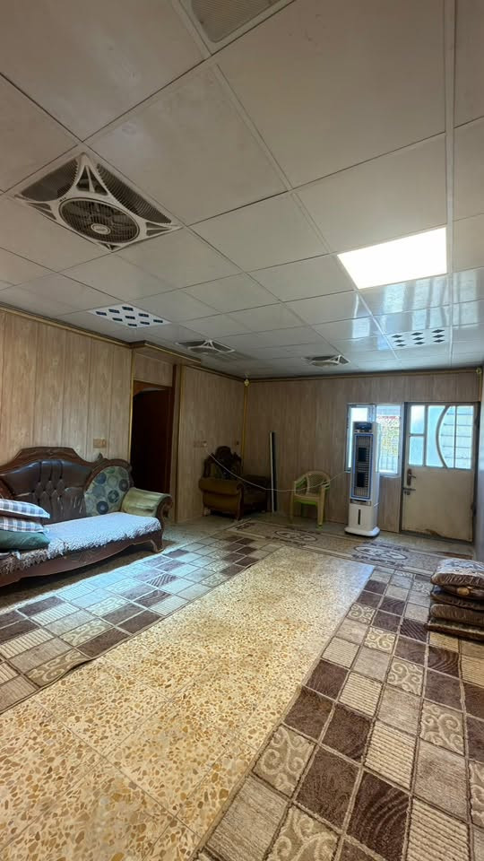 دار للبيع (ركن تشجير)
الموقع: الشعلة - أم نجم - شارع محمد الصافي (مقابل دائرة الكهرباء - شارع 20)
 المساحة: 75 م (واقع حال 125 م)
 المواصفات:
 بناء طابقين
 الطابق الأول: صالة كبيرة + مطبخ + غرفة نوم + استقبال + صحيات
 الطابق الثاني: غرفتين نوم + غرفة ساندويج بنل + صحيات
 للتواصل والاستفسار: ***********
