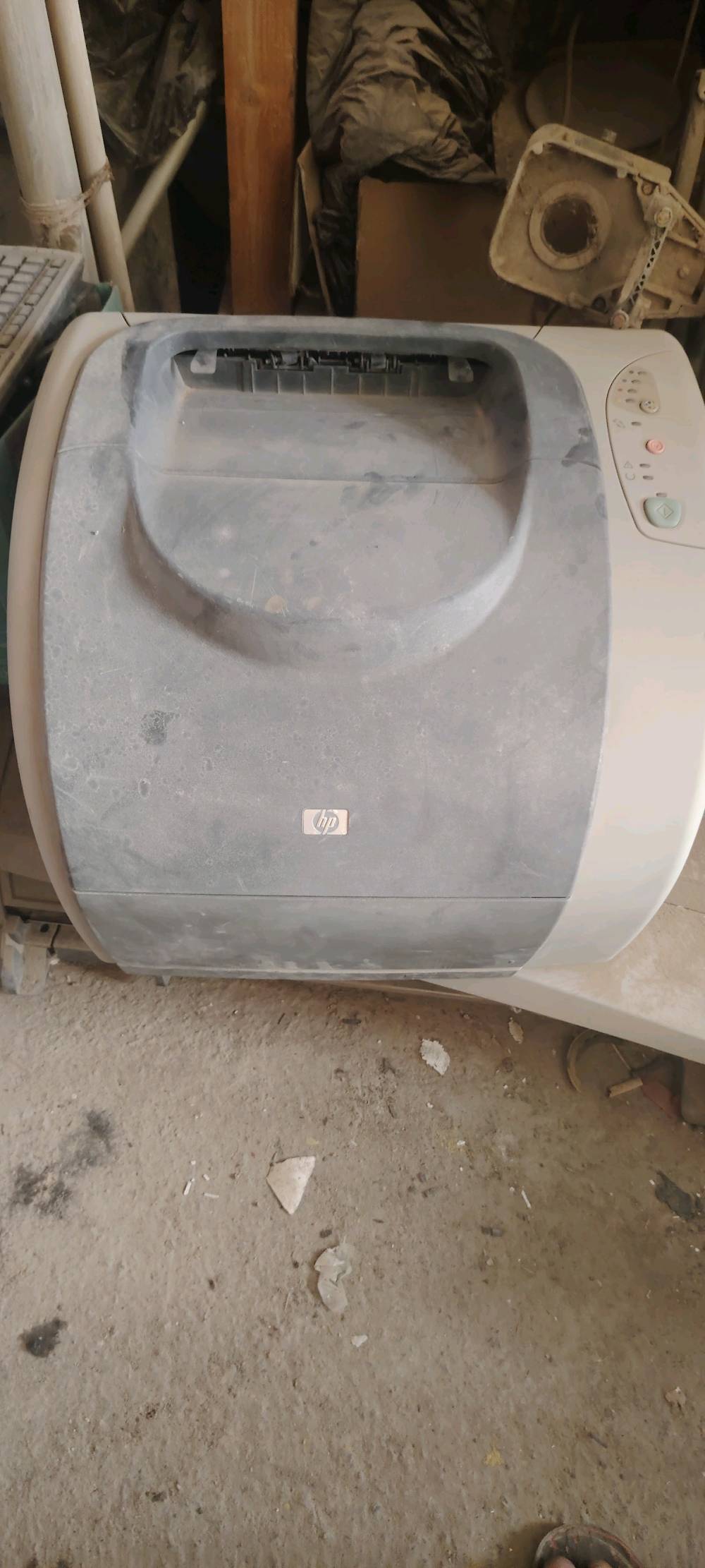طابعة hp اللون الاخضر و الابيض شغالة مالت البيت چانت عوزها بس كاترج حبر خلص و ما جبتلها، طابعة hp المكعبة هاي ليزرية همين عوزها تنظيف و حبر، الطابعة المفتوحة ايبسون هاي طابعة و سكنر 2 في 1 هاي تفصيخ و الطابعة الطويلة ايضاً تفصيخ. 
كلهن ابيعهن 90 الف، تريد قطعة وحدة كل قطعة سعرها الخاص توصيل موجود كل المحافظات