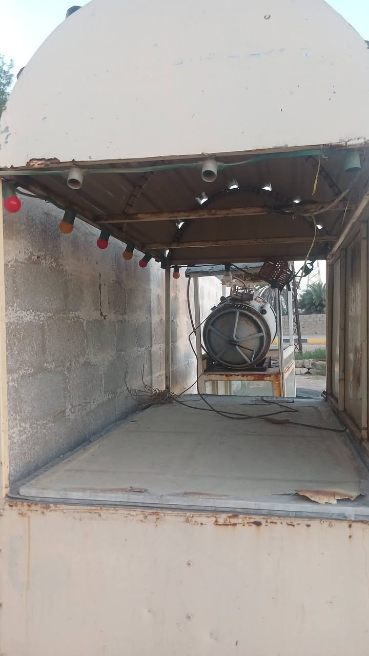 اغراض مال مطعم للبيع اي استفسار هذا رقمي***********
