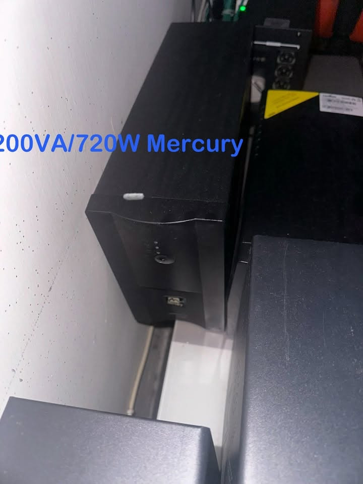 السلام عليكم
UPS OFFLINE للبيع 
يوجد ٣ قطع نظيفات جدا تحتاج فقط استبدال بطاريات 
قيم سعر وبالعافيه
1- Falcon 2000VA

2-Maxma 2000VA

3-Mercury 1200VA

*********** للتواصل
