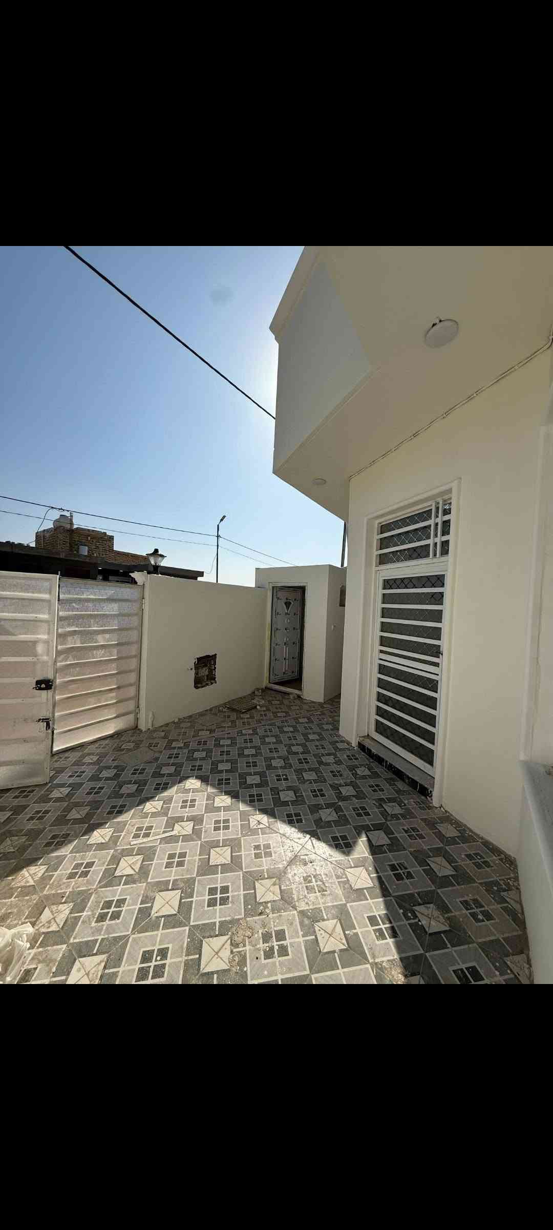 🏠 بيت للبيع /حولي الخصيمه عرصات حيدر ابن حجي هندي  - الديوانية
📐📐 المساحة: 135 م²
🛠️ بناء حديث 

بناء درجه اولى يتكون من استقبال_مطبخ_صاله_غرفتين صحيات_ 
بيت متعوب عليه بنائه كله حديث 

📞 للاستفسار: الاتصال على *********** او المراسله على الواتساب
