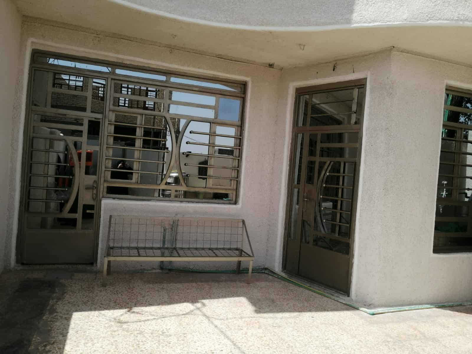 للبيع بيت طابو صرف مساحته 150 بي 6 غرف سعر 100 بي مجال عنوان المحموديه حي العسكري قرب مدرسه عراق المحبه شراي يتصل ***********

