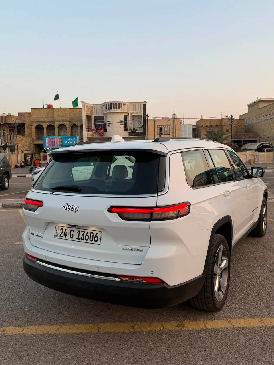 جيب 2021 خليجي jeep 
7 راكب 
مكفولة كفالة عامة
لمتد
فول مواصفات
رادار امامي وجانبي
داخل ابيض
سماعات ALPINE
بنوراما 
اضائة داخلية
ماشية 67mi 
تبريد وتدفئة كشن
العنوان ميسان وبغداد 
للاستفسار ***********
السعر 305
