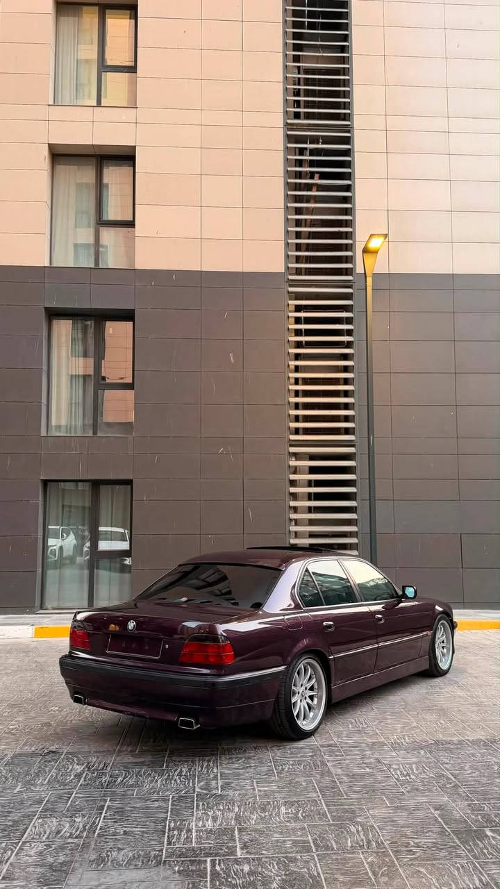 السلام عليكم اخوان
Bmw 740i 1995
كير اوتو
محرك 8 سلندر 40 
المواصفات
شاشه اندرويد
تحكمات ستيرن
سلايد
كشنات جلد M
كشنات كهرباء + خزن ميموري
تدفئه بلكشنات
داخل صاج ملكي
تلفون 
برده خلفية كهرباء شغالة
تبريد ثلج
صندوك شفط
دبل جام 
سياره عليه بدي كت M اصلي 
عليه ويل كب قياس 19 هارتج ويل وتايرات جدد 
رقم بغداد تحويل مباشر 
نواقصها تافهه كلش 
العنوان / بغداد السيدية 
*********** 
السعر 78 وبيها شي بسيط وتسوة اكثر عالصرف البيها
