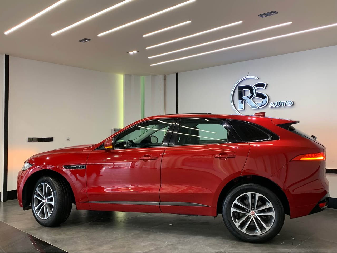 جاگوار F-Pace ٢٠١٩ 
وكالت شريكه سردار
فول مواصفات  R SPORT
٤ سلندر توربو
ماشى ٧٤ الف 
جاگوار F-PACE (موديل :٢٠١٩ )
فوول مواصفات   
بانوراما -داتاشوو- فورويل-الصندوق الكهربائي - 4کشن تدفئة - 4کشن تبرید  - ستیرن هیتر -رادار جانبى مرايات -گير شفت-....
سيارة مكفوله بدون سبوغ
كير و محرك بشرط 
كهربايي كلشى بشرت
 محرك ٤ سلندر توربو
سياره رقم اربيل - سنويه فحص كلشي جديد 
سياره بسمى تحويل و وكاله نفس يوم مباشر
 كورك واتساب   *********** أربيل, العراق
