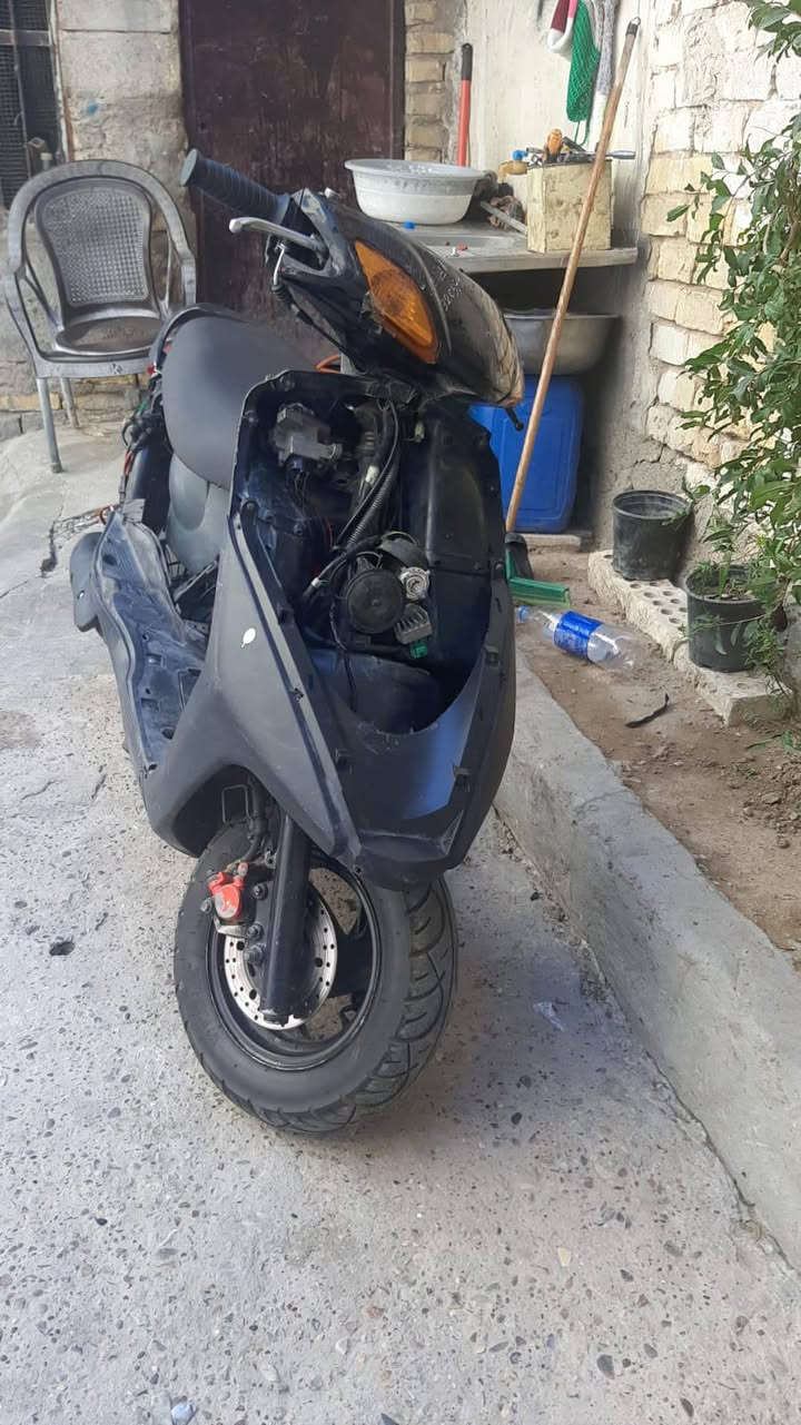 السلام عليكم دراجه بريز مكينه حلوه كابريتر تجاري 
كفراتهه موجوده بس تعبانه الدراجه سعرهه 250قفل لتعاملني عنواني مدينه الصدر 📍 ***********واتساب
