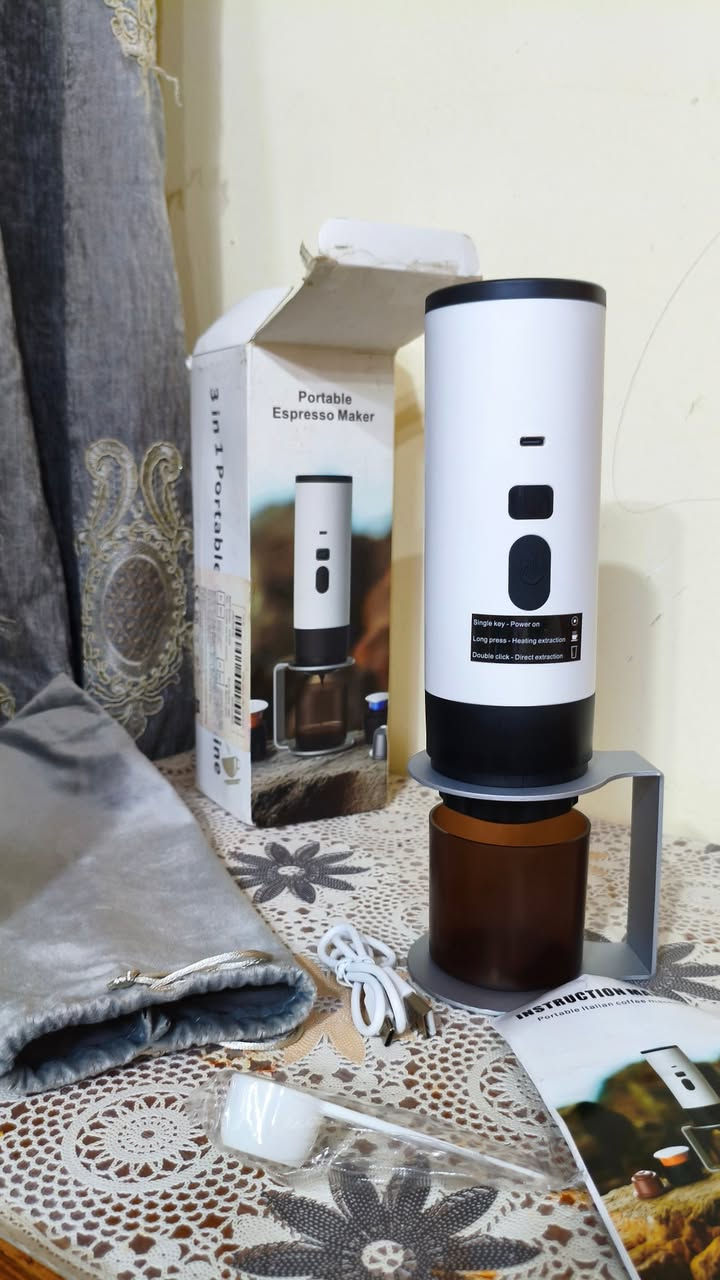 ماكينة إسبريسو محمولة وأوتوماتيكية ☕️
تعمل بالبطارية وقابلة للشحن 🔋
تدعم القهوة المطحونة والكبسولات الكبيرة والصغيرة
تحضير بارد وحار
تسخين الماء حتى 90°
سعة خزان الماء 90 مل
قدرة 72 واط
حجم صغير ومناسبة للبيت، السيارة والسفر
تصميم عملي وسهل الاستخدام
جديدة بالكارتون 📦
موديل: XYD-003
السعر 55 
مكاني بصرة معقل 
الاتصال ***********
خاص ادزلك فيديو الانبوكسنگ
