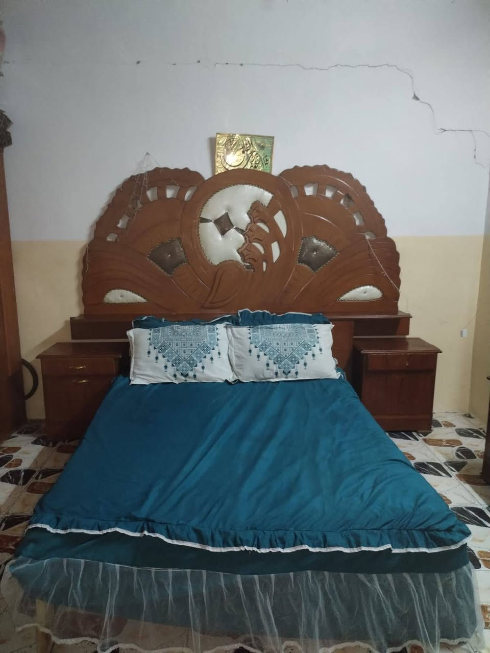 غرفة نوم للبيع السعر 350
***********
