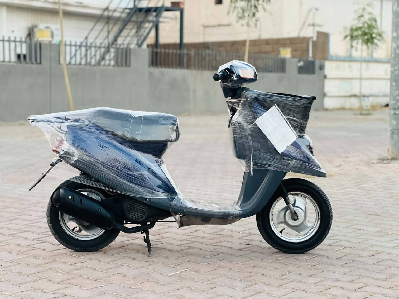 🛵 ياماها (Yamaha) حجم ٦٠ — بدون أي نقص، كلشي بلاد!
يا ولد، دراجة حيل نظيفة وما تصرف، للبيع:
⚙️ المواصفات:
 المحرك: ما ملعوب بيه، كبس بلاد وعلى الشرط.
 الأغراض: الكابريتر، الصنصة، الشوتة، الفيت مبم، والدعاميات كلهن بلاد (لا بيهن فطر ولا كسور).
 الكهربائيات: شغال من الدعامية للدعامية، الدشبول والأجهزة كلهن شغالين.
 التايرات والبريكات: التايرات جُدد (لوك)، والبريكات كلش مضبوطة.

📝 ملاحظة: الدراجة ما مغيرة بيها أي قطعة، جاهزة للفرة وما بيها أي مشكلة (ما شاء الله).

💰 السعر والتواصل:
 السعر (375 )
 رقم التليفون: 📞 
***********
 المكان: 📍 كركوك - 
حي نصر
✨ المهتم ويحب يشتري، يتصل بينا وتدللون. ✨

🔱🔱🔱🔱🔱🔱🔱🔱🔱🔱🔱🔱

🛵 یاماها (Yamaha) قەبارە ٦٠ — بێ کێشە و بیلادی!
کڕیارانی بەڕێز، ماتۆڕێکی زۆر خاوێن و بێمەسڕەف بۆ فرۆشتن:
⚙️ تایبەتمەندییەکان:
 مەکینە: دەستکاری نەکراوە، کەپسی بیلاد و بە شەرت.
 پارچە بیلادییەکان: کابریتەر، سالۆنسا، شوتە، فیت پەمپ و کفری هەمووی بیلادین (بێ شکاوی و بێ درز).
 کارەبایی: تەواوی گیانی ئیش دەکات، دەشبول و ئامێرەکانی کاران.

 تایە و بڕێک: تایەکانی لۆکن و بڕێکەکانی زۆر مەزبووتن.

تێبینی: ماتۆڕەکە هیچی نەگۆڕدراوە، ئامادەیە بۆ لێخوڕین و هیچ کێشەیەکی نییە (ماشاءالله).

💰 نرخ و پەیوەندی:
 نرخ: (375)
 ژمارەی پەیوەندی: 📞 ⁠
***********⁠
 شوێن: 📍 کەرکووک - 
حي نصر
✨ هەرکەسێک ویستی پەیوەندیمان پێوە بکات، لە خزمەتدائین. ✨
