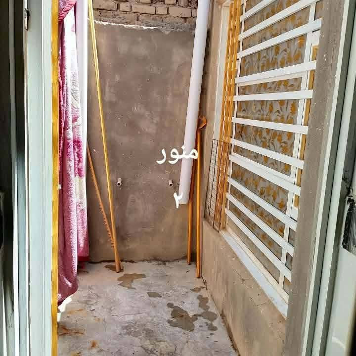 سلام عليكم
البيت البيع طابو صرف
قرب مدرسة المربد حي دجله
مساحه ((200)) متر 
يحتوي على استقبال وصاله 
ومطبخ وغرفتين نوم 
لبيت بناء جديد يحتاج بعض أمور 
اتصال بصاحب لبيت
((***********))

نص مكتوب في الصور:
- استقبال
- غرفة نوم ١
- غرفه ٢
- ستقبال
- منور
- ۲
- صاله
- توالیت