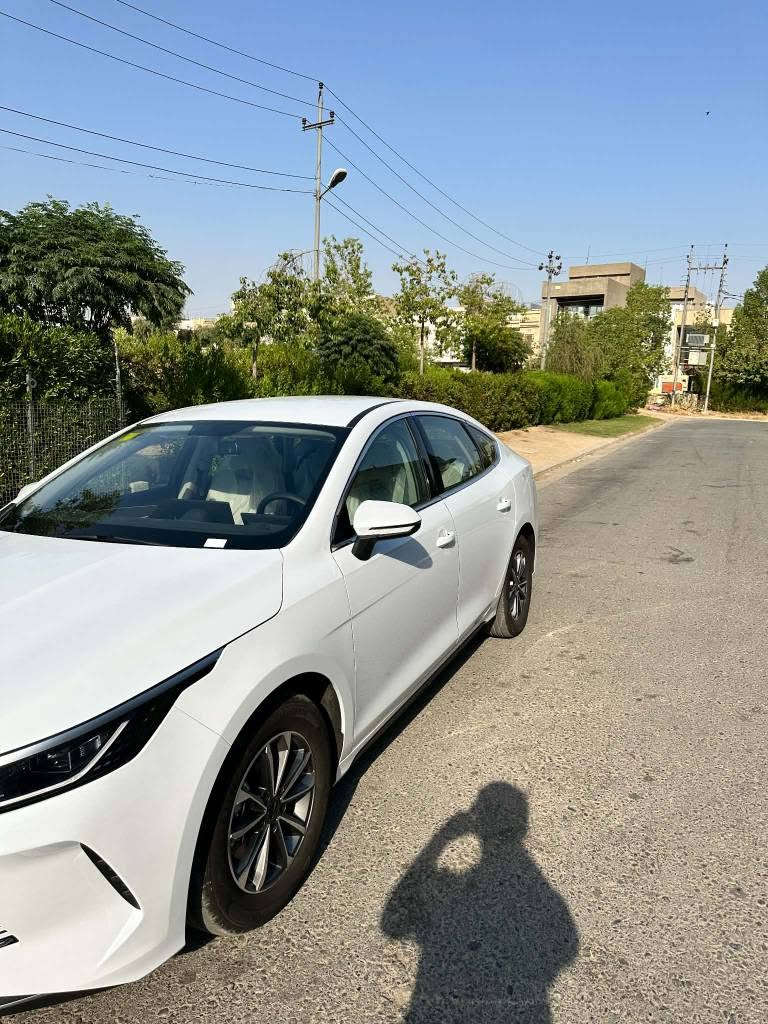بیوایدی دیسترۆیل ٢٠٢٦
سەیارەکە زۆر جوانە
دەرکەی سەکنی هەندک قەپو قۆپی هەیە
٦٠٠ کیلو مەتر رۆیشتیە هیسابکە سفره
رەقەمی ٧٠ رۆژی مایە
ئەقدو شتی شەریکم هەموو هەروەشاندتەوە
بەس مایە بەناوی خۆت بکەی
سەیارەکە نمونەیە لە جوانی
*********** أربيل, العراق

نص مكتوب في الصور:
- 请您在使用产品前将产品保护膜撕掉！
- Please remove the protective film before using!