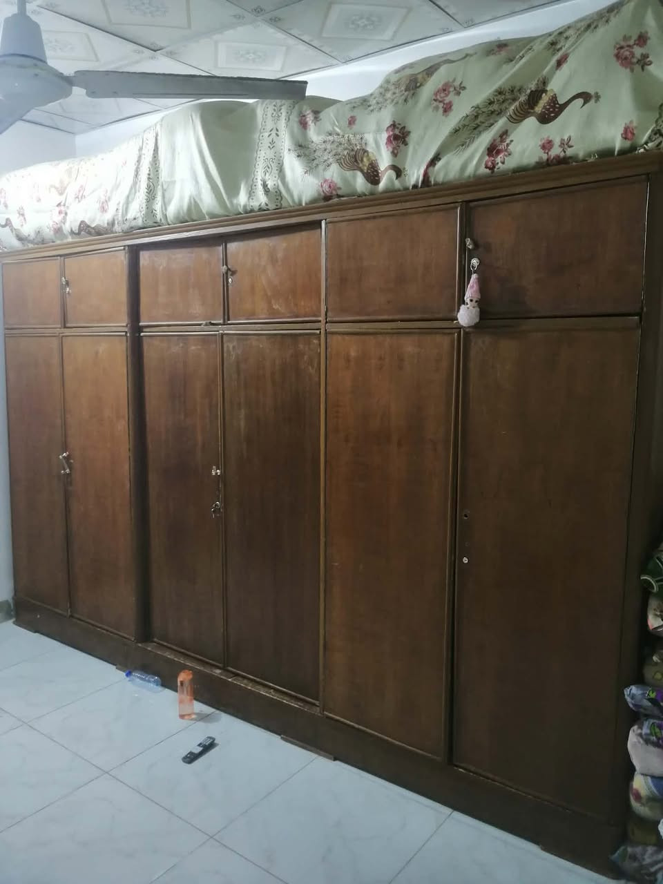 كنتور ست بيبان طابقين
حي العسكري
سعر ١٥٠ وبي مجال
***********

