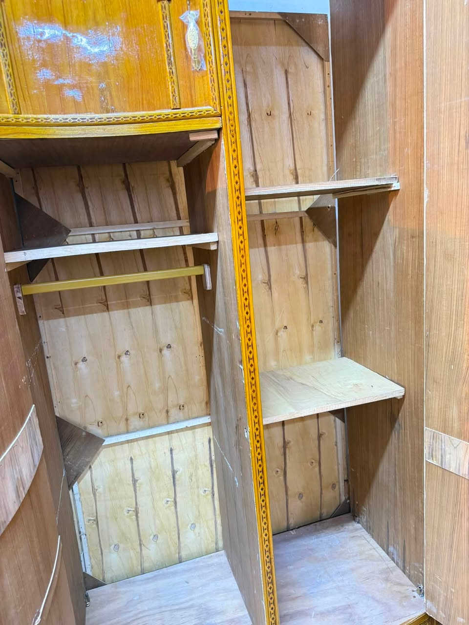 السلام عليكم 
غرفه صاج عࢪاقي مستخدام 
غرفه5 /ابواب 📌
السعر 650 
نضافه 80/💯 
معا نقل فقط داخل بغداد 
واتساب ***********
