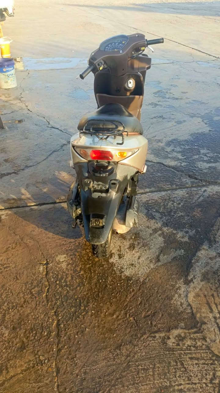 سلام عليكم دراجه أبو سله للبيع  نوزل بلاديه مكينه مامفتوحه السعر 700 وبيها مجال للاتصال ***********
#ملاحضه مكلف بل نشر
