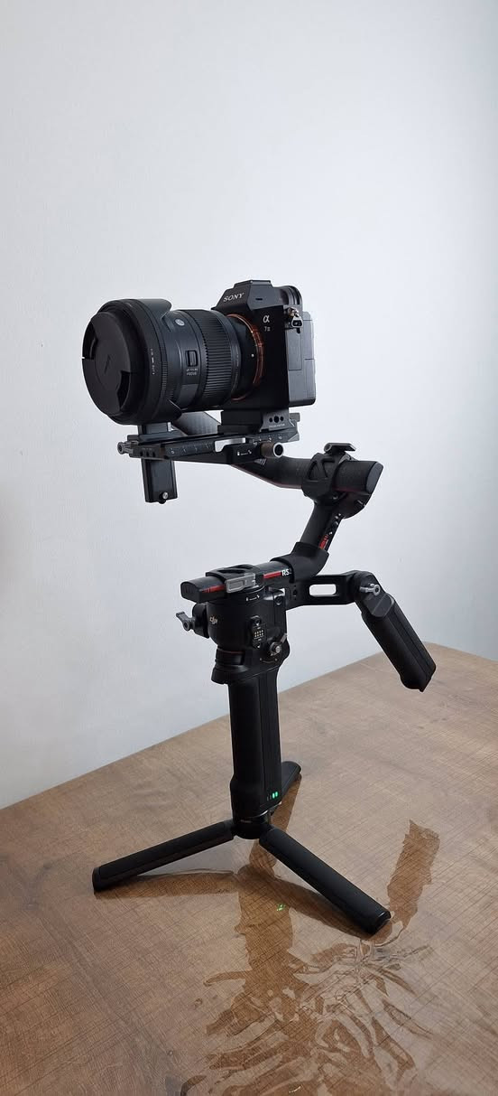 مرحبا سلام عليكم 

كاميرا سوني a7iii
 وعدسه سيكما 70_28 
ورنين rs3 pro combo 
استعمال شخصي 
شتر الكاميرا 12 الف 
للبيع السعر الكلي 3,600,000 
العنوان سليمانية 
***********
واتساب
