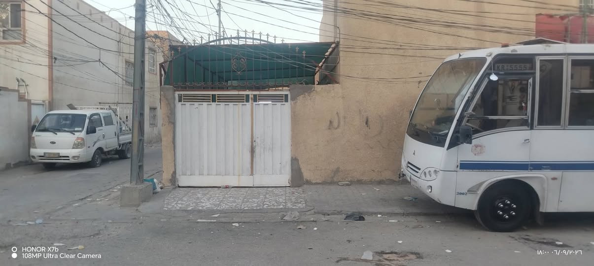 سلام عليكم بيت اللبيع مساحه ٢٠٠ ركن الواجه ٢٠ ونزال ١٠ في النجف حي الشهداء شارع النخيل خلف مجمع المياحي التفاصيل اتصل على الرقم *********** ابوعباس السلطاني

